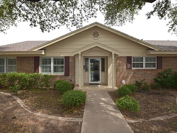 3rd image of 2612 Camarie Ave