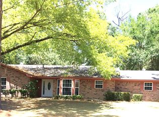 205 Country Club Cir, Leesville, LA 71446