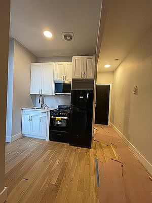 2nd image of 211 Marion St APT 1R