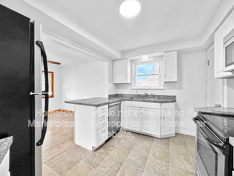 3 bed, 2.0 bath, 1094 sqft, $1,550 — Photo 2