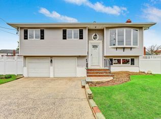 3378 Parkway Dr, Baldwin, NY 11510