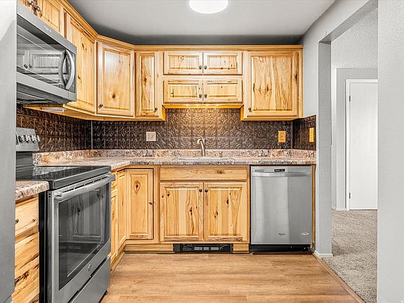 3rd image of 476 N 10th St