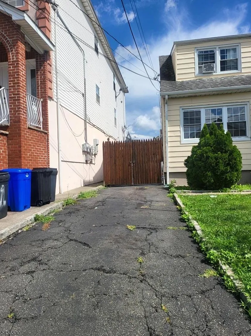 2 bed, 2.0 bath, $2,600 — Photo 2