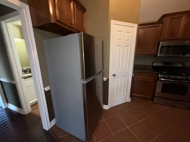 8233 Hickok Ln — Photo 12