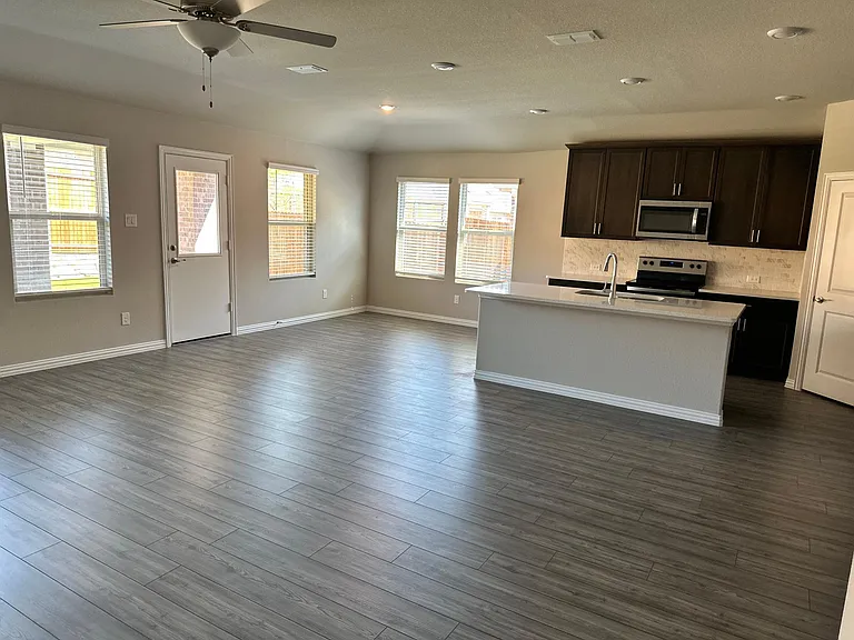 1606 Crystal Valley Way — Photo 4