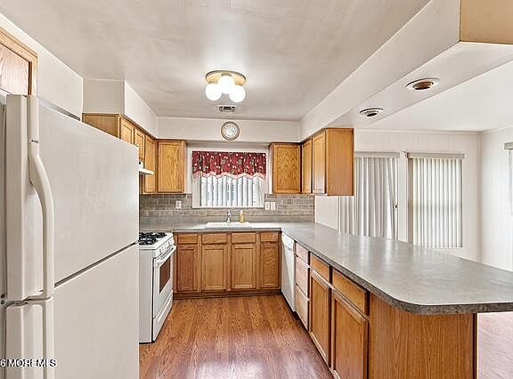 3rd image of 406 Jamaica Boulevard