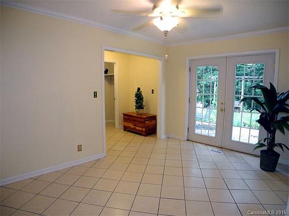 5th image of 352 Eastwood Dr