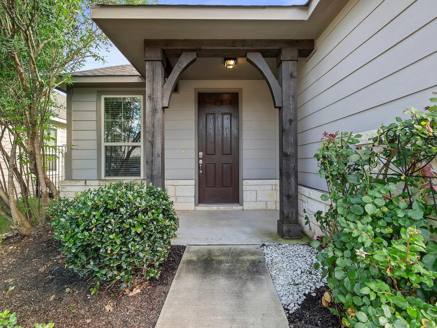 3 bed, 2.0 bath, 1393 sqft, $2,300 — Photo 4