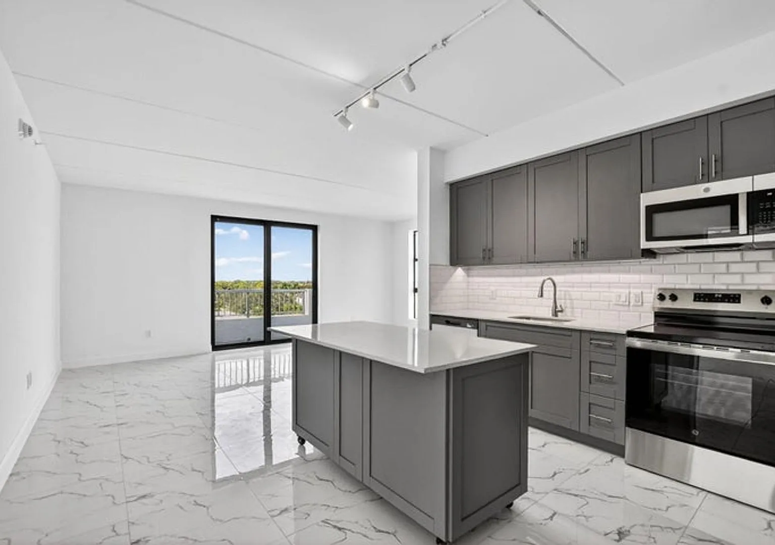 350 W Hidden Valley Boulevard 104, Boca Raton, FL 33487 — Photo 1