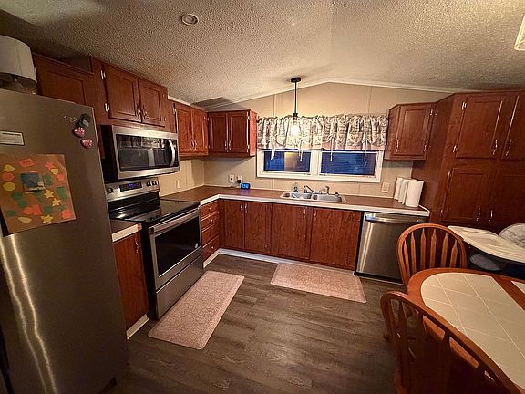 4th image of 8421 Yellowstone Dr