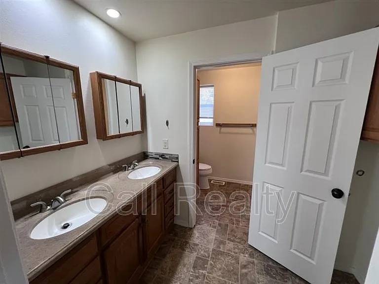 11122 E Valleyway Ave — Photo 12