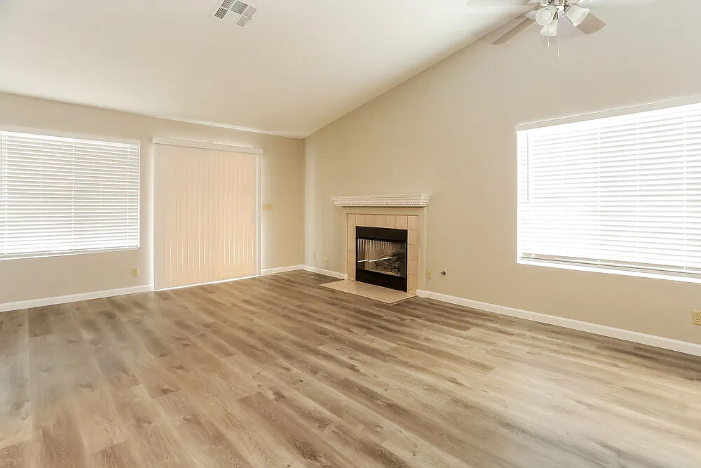 3 bed, 2.0 bath, 1359 sqft, $2,115 — Photo 4
