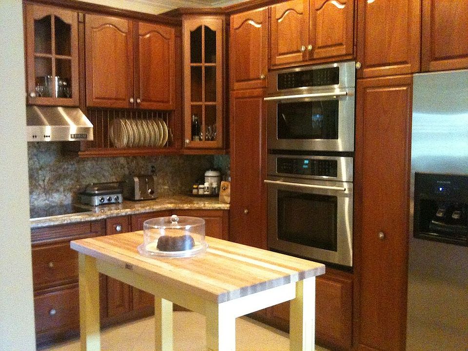 2nd image of 626 NE 13th Ave