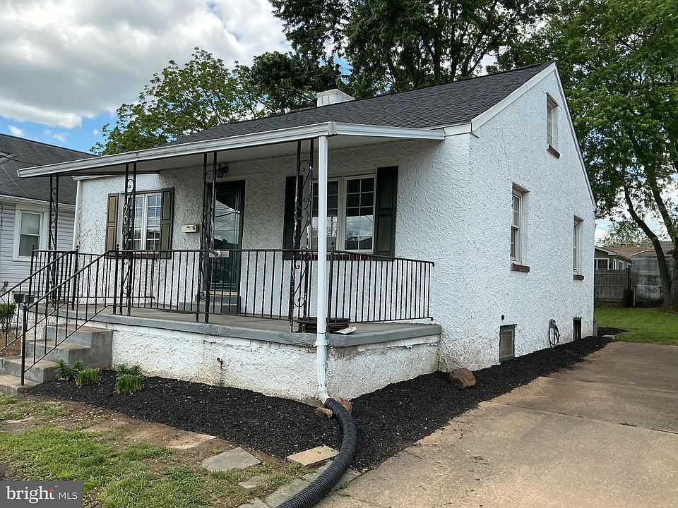 2nd image of 203 Colonial Ave