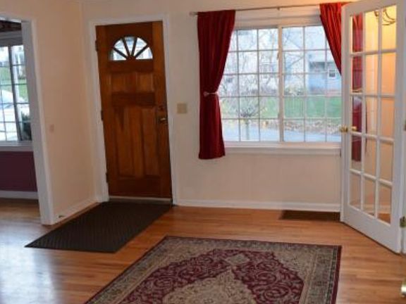3rd image of 517 Torrance Ave