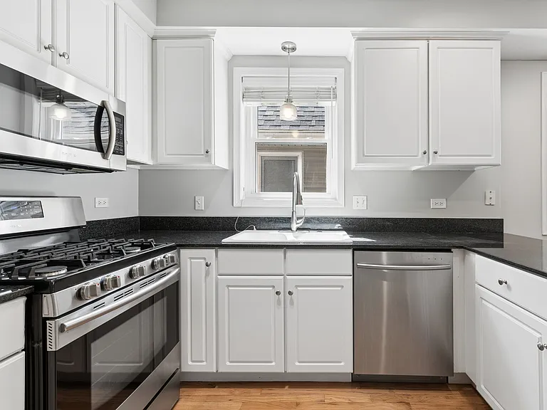 1535 W Oakdale Ave #2 — Photo 5
