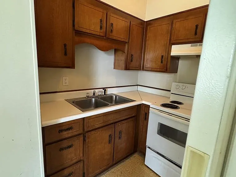 506 Bradwell St — Photo 5