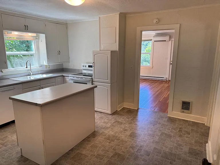 740 W 23rd Ave — Photo 13