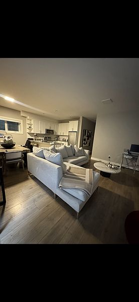 North Vancouver Apartment for rent - 2 Bedrooms — photo 2