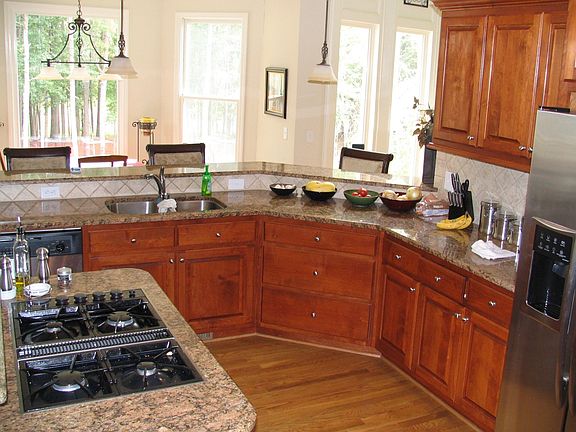 This Kitchen has it all, HW Floor, Granite, SS, Stain Cabinets 