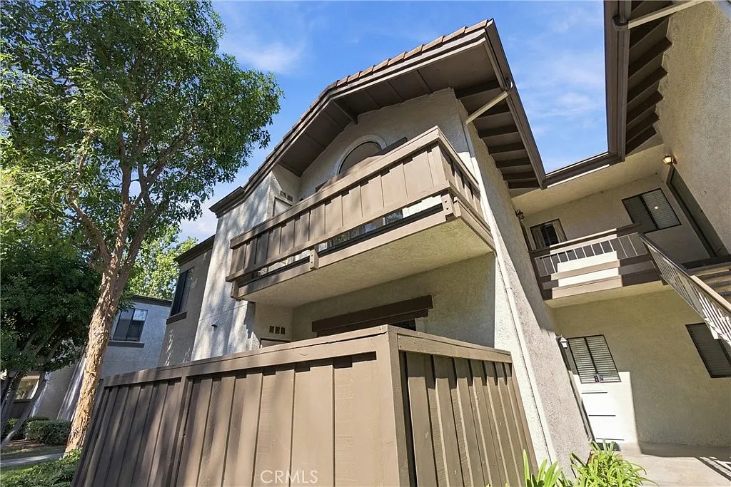 2 bed, 912 sqft, $2,700 — Photo 1