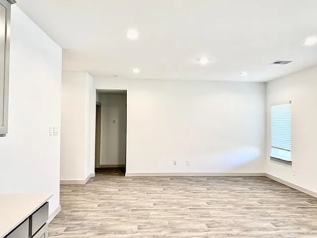 7023 Sunbreeze Ln — Photo 6