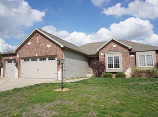 4210 Prairiewest Dr, Champaign, IL 61822