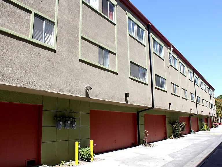 Valley Village So. Apartments — Photo 17