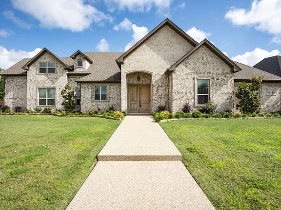 2nd image of 3305 Darnell Dr