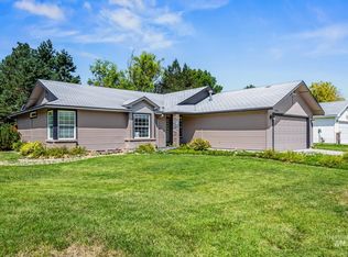 7203 N Parkcrest Ave, Boise, ID 83714
