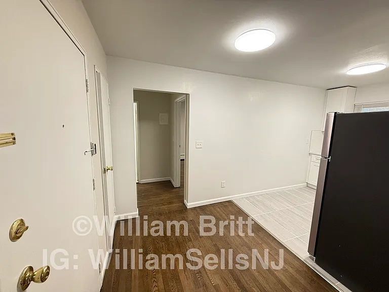 223 50th St #1A — Photo 6