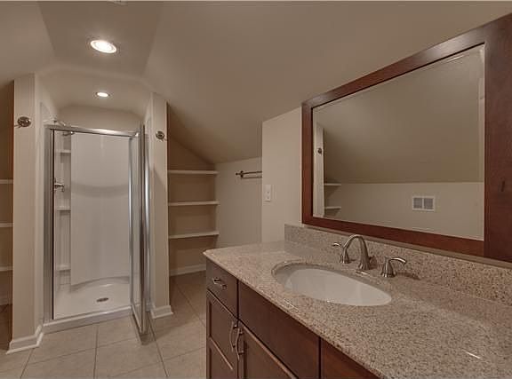 5th image of 2132 Eastview Dr