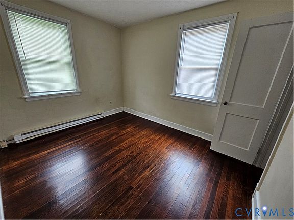 4th image of 2405 Granville Ave