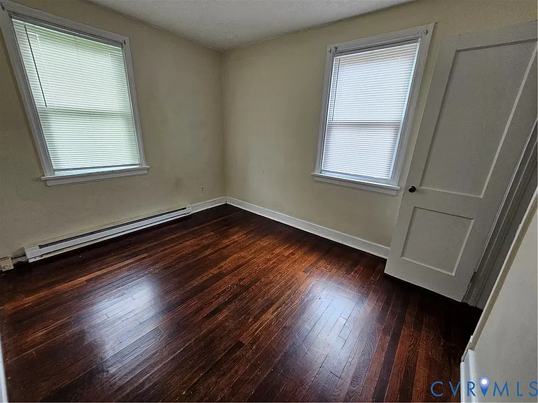 2405 Granville Ave — Photo 5