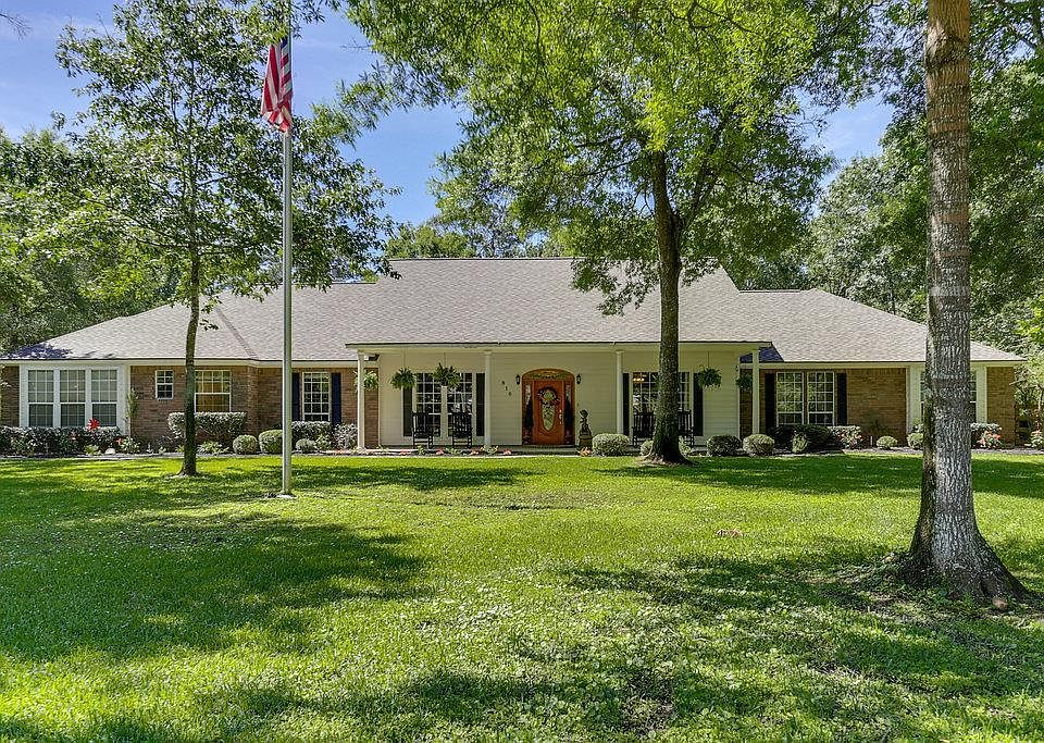 Welcome to your country dream home at 910 Winchester Bend.