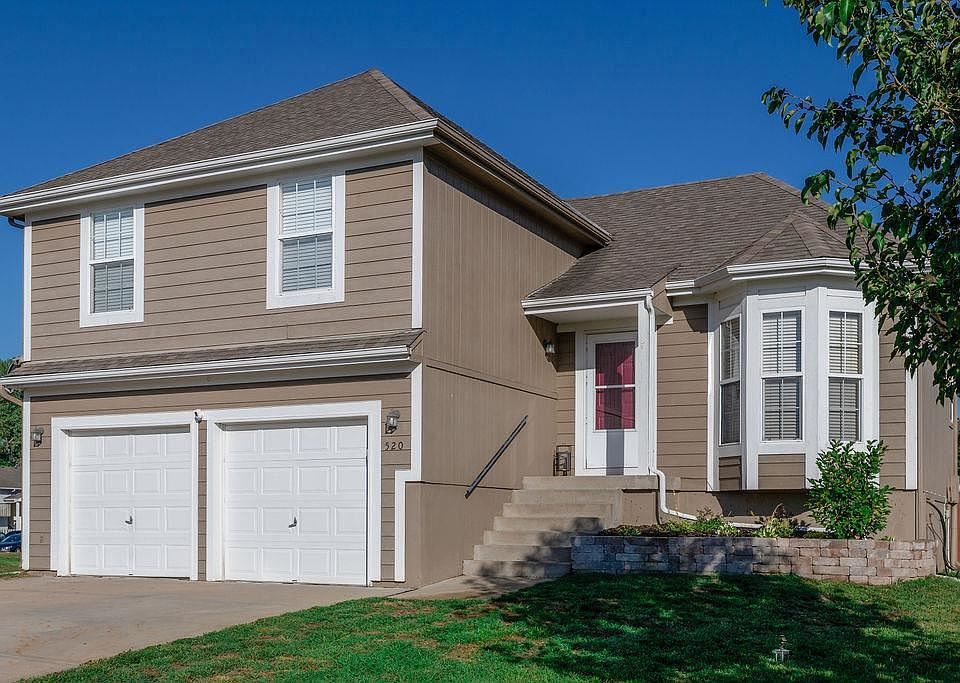 1st image of 520 River Dr