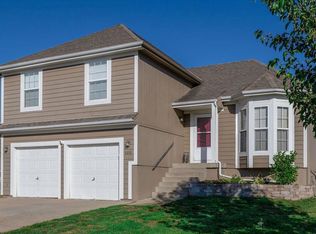 520 River Dr, Edwardsville, KS 66111