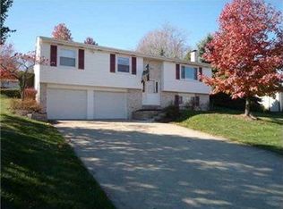 101 Fernwood Dr, Coraopolis, PA