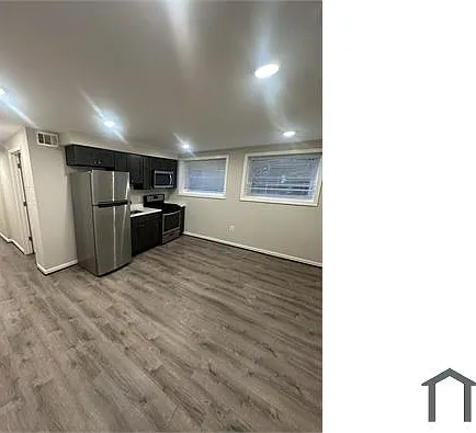 3 bed, $2,200 — Photo 3