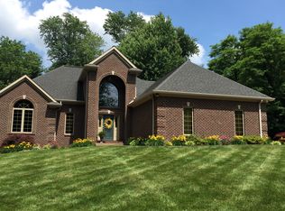 2811 Secretariat Ct, Evansville, IN 47720