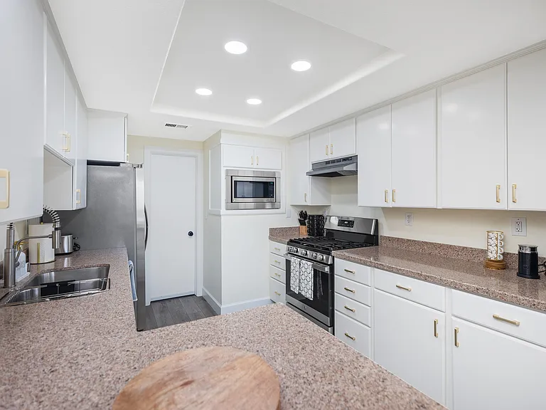 23351 Highcrest Rd — Photo 12