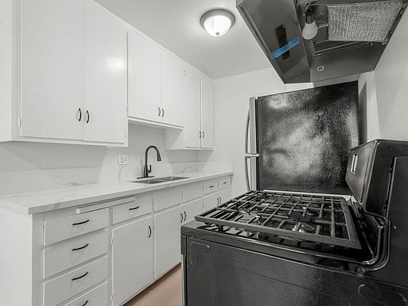 4th image of 1509 S Van Ness Ave APT 10
