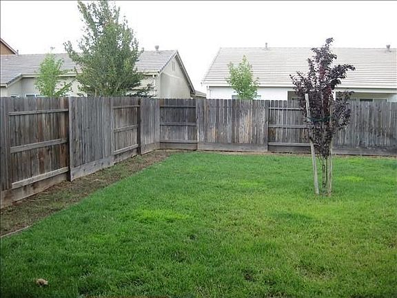 3rd image of 1143 Kensington Way