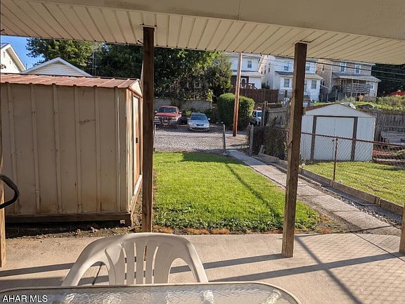 5th image of 2824 6th Ave