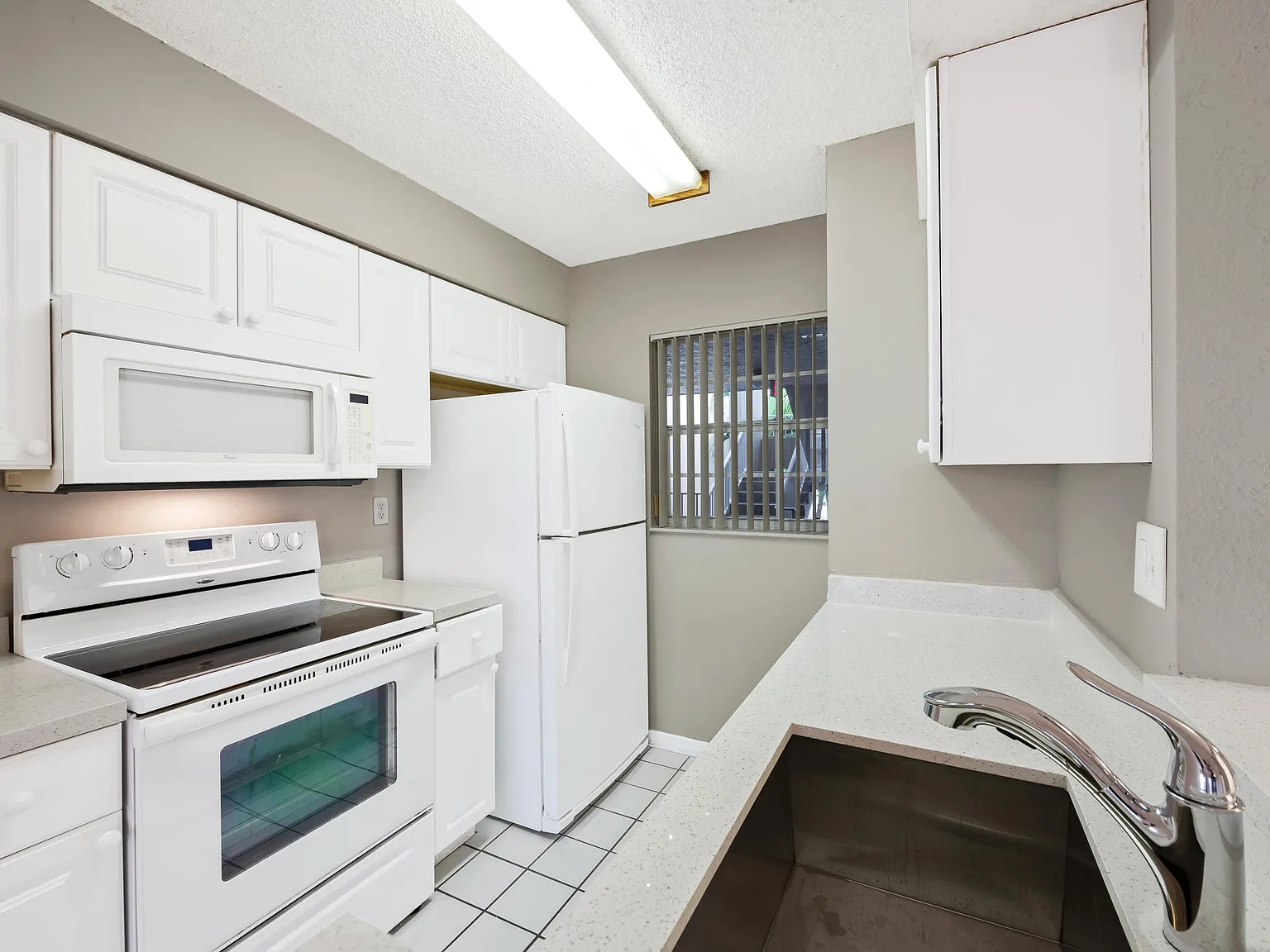 2 bed, 2.0 bath, 992 sqft, $2,100 — Photo 3