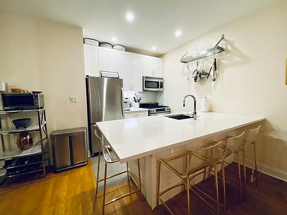 4th image of 53 W 73rd St