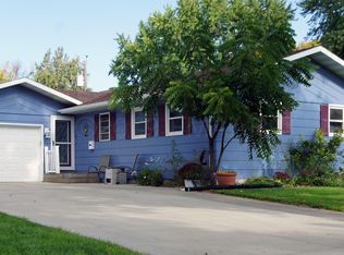 2816 Edgewood Dr N, Fargo, ND 58102