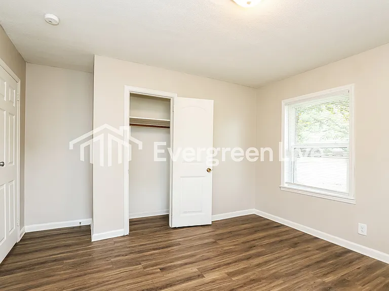 107 Camden Cir — Photo 11