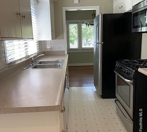 5th image of 622 Stratford Ave