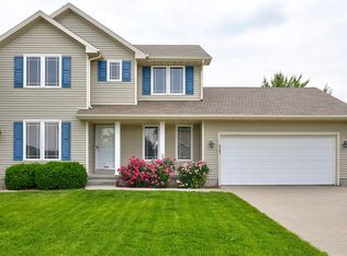 9383 Wilson St, West Des Moines, IA 50266